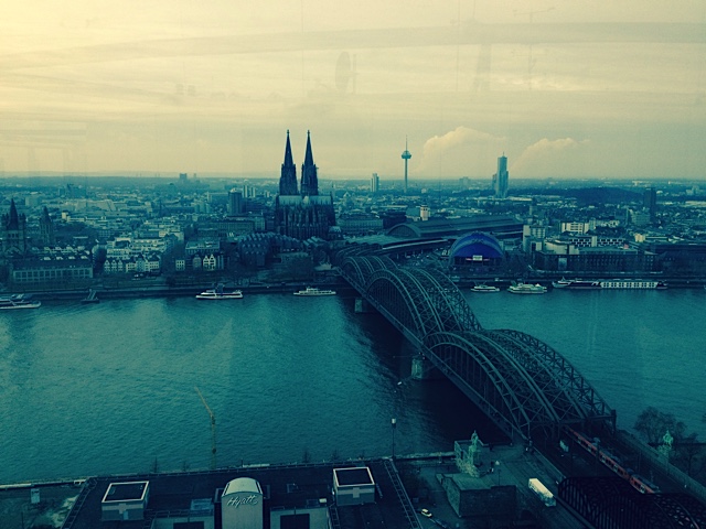 Köln von oben mit Blick auf den Kölner Dom